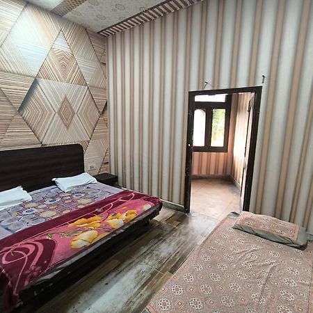 Hotel Jogi Guest House Welcome All Families, Friends, Groups, Couples, Singles Fully Airconditioner, Attach Washrooms, Lift, Wifi, 24 Hours Room Service, Power Backup Амритсар Экстерьер фото