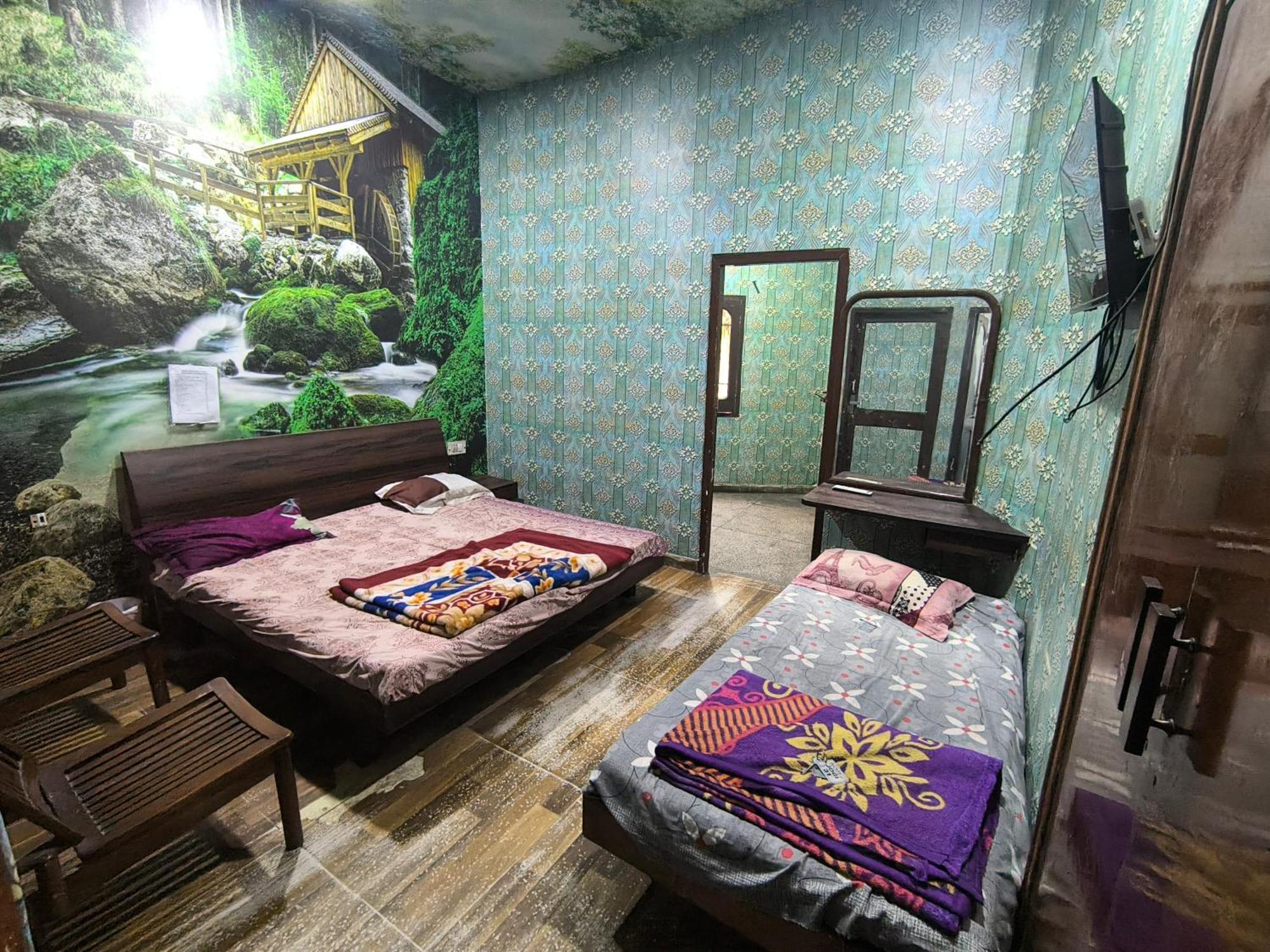 Hotel Jogi Guest House Welcome All Families, Friends, Groups, Couples, Singles Fully Airconditioner, Attach Washrooms, Lift, Wifi, 24 Hours Room Service, Power Backup Амритсар Экстерьер фото