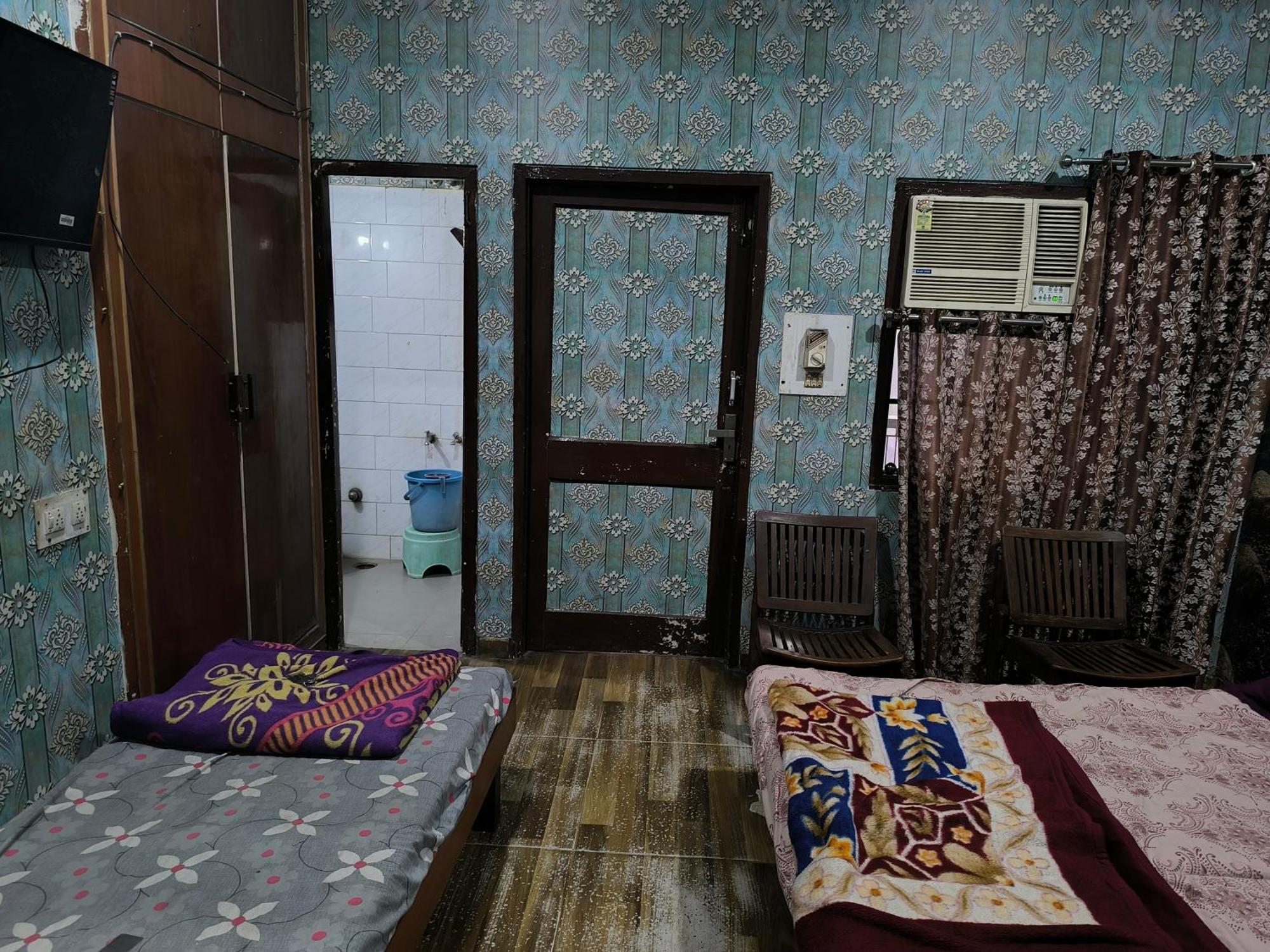Hotel Jogi Guest House Welcome All Families, Friends, Groups, Couples, Singles Fully Airconditioner, Attach Washrooms, Lift, Wifi, 24 Hours Room Service, Power Backup Амритсар Экстерьер фото